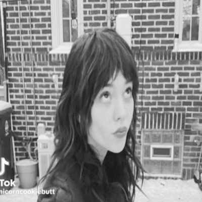 esdeepink's profile picture. ׂ╰┈➤ film/pop/comic/musictwt | she/her | 19・❥・