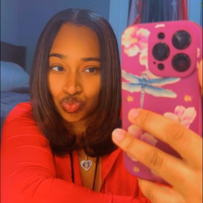 _NayySiMONE_'s profile picture. 💗 #skincareformulator & #LicensedEsthetician creator of Naked Perfection ✨. @NayyTheeEsty
