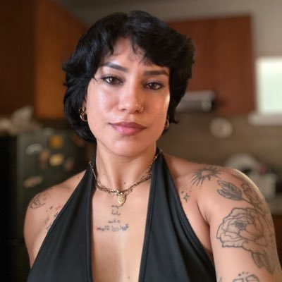 leonfmary's profile picture. @athenatraining_ TikTok e IG. | flores, mar y música. ✨