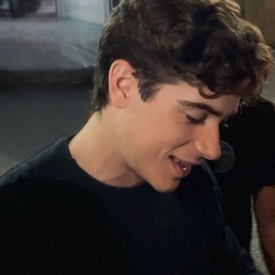 milqytaroo's profile picture. 𝟒:𝟒𝟑 ⋆｡˚／for L͟o͟v͟e take 𝑴𝒚 hand ᢉ𐭩