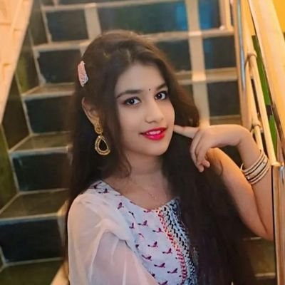 Sangeeta18937's profile picture. मुझको पढ़ पाना
हर किसी के लिए मुमकिन नहीं है,
मै वह किताब हूँ
जिसमे शब्दों की जगह जज्बात लिखे है…😎