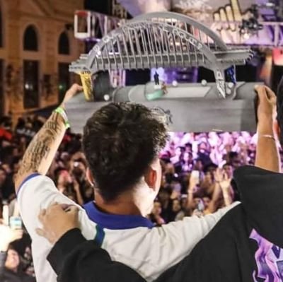 vitoriacalada's profile picture. são novos tempos e as antigas maldades