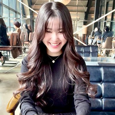 bikatsubu_tomo's profile picture. 【34歳独身で何が悪いの？】自分の選択で生きる女に🥂｜15年夜職▷フリーランス 👩🏻‍💻｜「社会経験0のネガティブ女」でもできました｜無添加発信で収益化→1年半で夜引退｜キャバ時代より月収UP✈｜SNSマーケ、ブログ、コンテンツ｜ｵｰｽﾄﾗﾘｱと二拠点生活🇦🇺｜ゲーム実況が生きがい🐈‍⬛｜相談はDMで📨