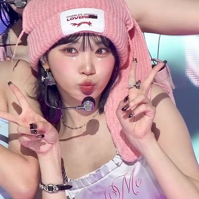 7tannies__'s profile picture. to yap about bangtan bc “talkativeness is proof of clumsy love” || bts & lsf