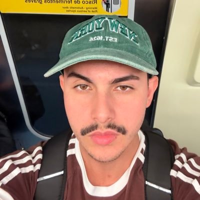 rapharmoss's profile picture. 奇眼