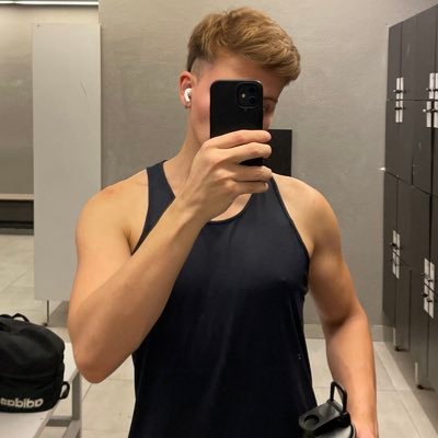 miauquet's profile picture. a princess face, a killer body, samurai mind and public relations