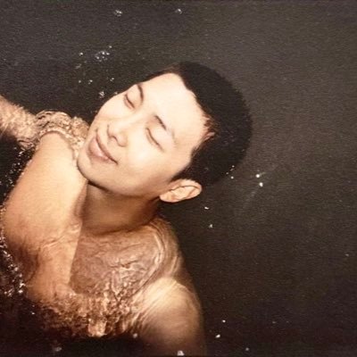 persononIine's profile picture. WHAT  23yrs old