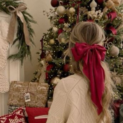 evh_reid's profile picture. obsessed with taylor swift, books and gilmore girls