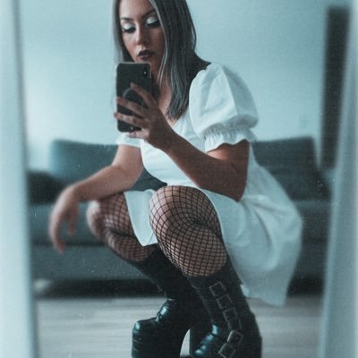 Modusaaa's profile picture. rare soul :: mom x2 :: hōcąk :: gamer :: 𝒷𝓁ℴℴ𝓂𝒾𝓃𝑔 𝓉𝒽𝓇ℴ𝓊𝓋𝒽 𝓉𝒽ℯ 𝒸𝒽𝒶ℴ𝓈 🥀⚔️