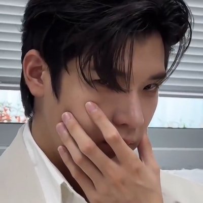 velaistn's profile picture. jmo but also lots of light-hearted j-bls :3