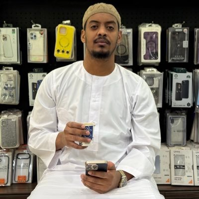 mojvhed's profile picture. (U OF K). DTN4L. 🎼⚽️❤️. iphone fixer🪛. halamadrid🔥.