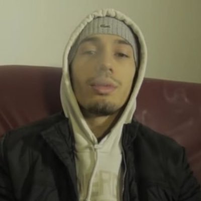 khunjazin's profile picture. j’prend la couronne la pose sur la tête du p’tit frère #KCWIN