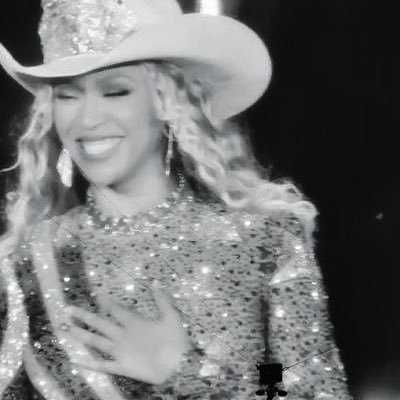 vavavo0m's profile picture. ⋆. 𐙚 ˚ 22 *₊˚ ACT I.     RENAISSANCE ⋆｡˚