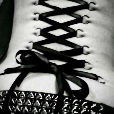 oldbrokendoll's profile picture. 