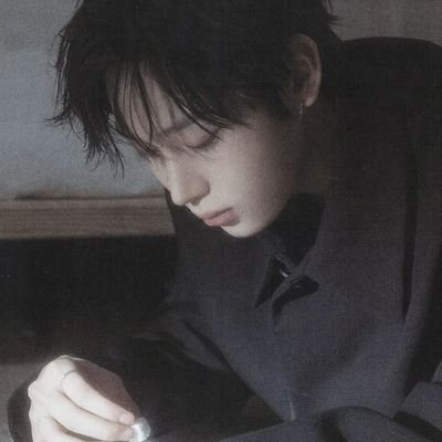 EllieEllie2283's profile picture. 