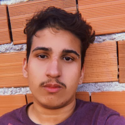 lucasvinikk's profile picture. gosto de homens, euphoria, chocolate, Ariana grande e homens novamente