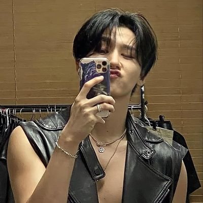 mandymonbebe's profile picture. ᵘᵗᵗᵉᵈˢ ᶜʰᵃⁿᵍᵏʸᵘⁿ ♡ ᵗᵃᵉʰʸᵘⁿᵍ ♡ ʰʸᵘⁿʲⁱⁿ ♡
                                         Rocker & Kpopper  🎧 | Monbebe, stay, army, wenee, carat, villain e lyOn  🩷
