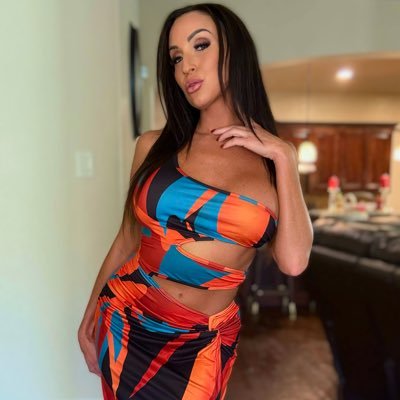 VerafiedXO's profile picture. BACKUP PG🏆OLD PG LOST AT 125K 😢Are You Ready To Become Verafied?💋EMAIL: AV@Alyssiavera.com ❤️Classy👄Sophisticated🤍Mysterious💙All Things Modeling/Acting