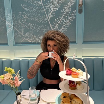 playgirlbarbi_'s profile picture. Streamer on the purple app