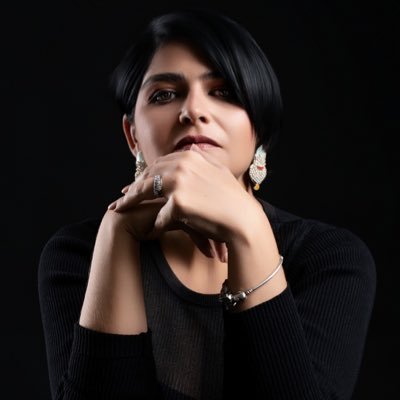 AlGarciamontes's profile picture. Enana bipolar, alma perdida en el ciberespacio, burlona, amargosa con un toque dulce. En una palabra AGRIDULCE. 
👉🏻 contacto@algarciamontes.com 👈🏻