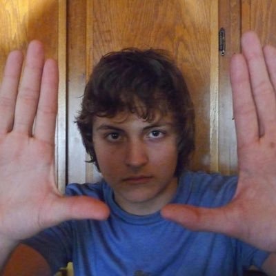 vwuscv's profile picture. أتنفس شعرًا، وأرى العالم بعدسة سينمائية وملهمً في التاريخ