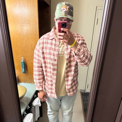 Earl__91's profile picture. A man of principle. | Creator | Frustrated Sports Fan | Husband | Family Man | Sneaker Affecionado | Host @gfts_pod | @KobeBryant 💜💛 #shopOPEN #herewego