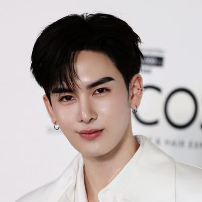 viana77130's profile picture. On turbulent nights, I listen to your voice and it calms me, Santa 🤍