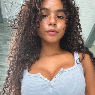 PrincessHelayna's profile picture. just here sharing pics 🍒 | personal acc @omghelayna