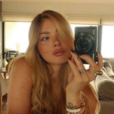 ttrdpoet's profile picture. if music is therapy who’s your therapist? 🌟