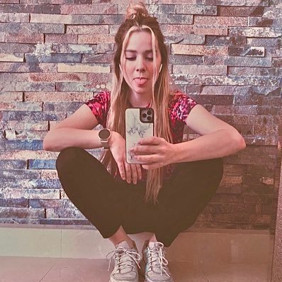 weradlfuente's profile picture. Nunca me he subido a una palmera a cortar un coco.