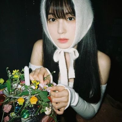 eloisevze's profile picture. That's how it should be