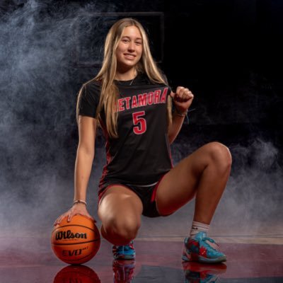 BaylieNena2028's profile picture. 2028 | 6’1” Forward | 4.5 GPA | Metamora Township High School | Heart of IL | https://t.co/xLdasMndXT |baylienena@gmail.com |