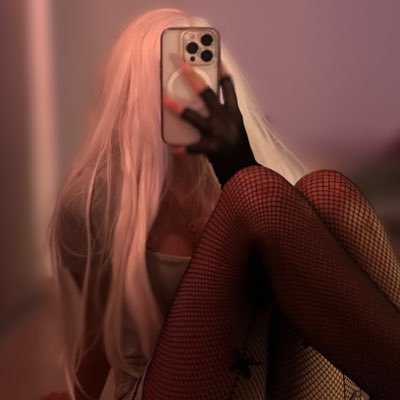 Mialovina's profile picture. 🎰 Casino / Pari sportif - Giveaway 🎁 ✨10€ offert à l'inscription ! 🌹 Si tu veux me soutenir 👉 https://t.co/1WPjRYK1C9