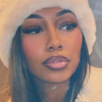 NiaJanvier's profile picture. 🥀📜