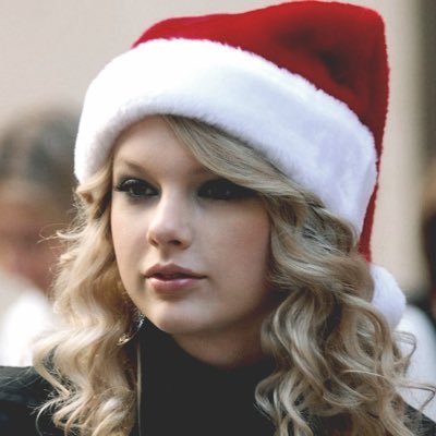 rarebeautyswift's profile picture. dance under sparkling lights | 29 |@tsloverlocks | she/her
