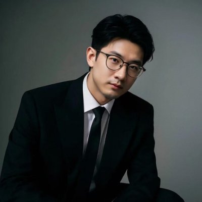AvanTradeNotes's profile picture. 职业投资者｜多年美股实盘
从百万级资金起步，走到千万级体量，经历完整牛熊周期。
曾参与管理约1.5亿美金账户，主做中短线与趋势组合。
量化交易策略开发者，专注把可重复的优势做成系统。