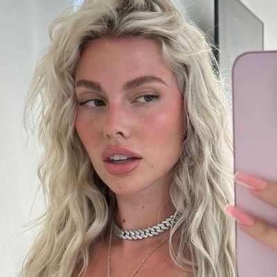 junoylor's profile picture. 