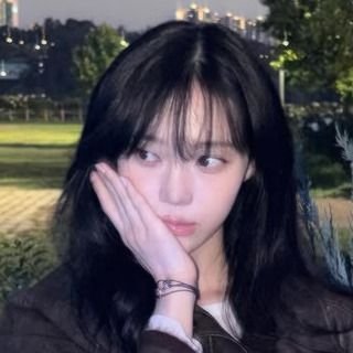 aimeelov_'s profile picture. 𝙻𝚘𝚟𝚎 𝚊𝚜𝚔𝚜 𝚗𝚘 𝚚𝚞𝚎𝚜𝚝𝚒𝚘𝚗𝚜; 𝚕𝚘𝚟𝚎 𝚒𝚜 𝚓𝚞𝚜𝚝 𝚊𝚗𝚜𝚠𝚎𝚛𝚜.