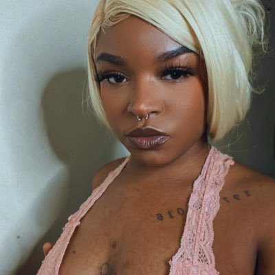 roxxyyfire's profile picture. NO PPV $5 https://t.co/RtLX7Kl5Uv | Only respond to 💰💸 no meets eva https://t.co/Myo0iitf4V