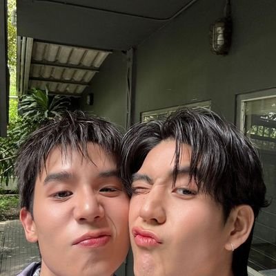 laufeymipolola's profile picture. 17, ISFP and lesbian