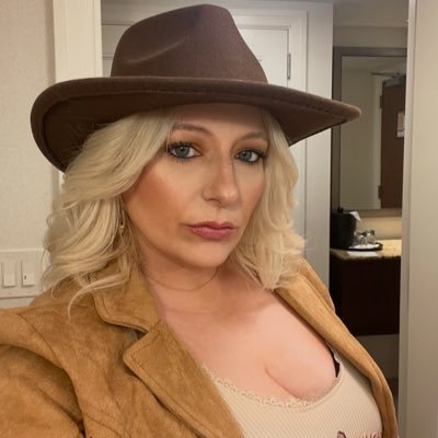 Lelepokerr's profile picture. Online poker gal👱🏻‍♀️ Former FM Radio Personality & Podcaster. Certified Mindset/Poker Coach. Allergic to broke. Sin límites.