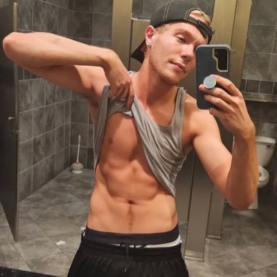 Rose51423's profile picture. 