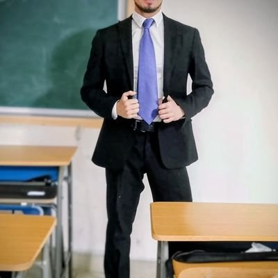 ProfePasivo5's profile picture. Profesor pasivo. 👨🏻‍🏫🍑
Si alguna vez tuviste la fantasía de cogerte a tu profesor; pues cógeme a mi.
Colaboración, videos, Profe-Alumno🤤