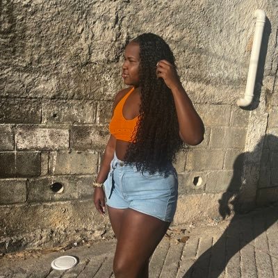 Vitoria466224's profile picture. Abençoada, grata, iluminada e com o coração cheio de Deus.🍃✨