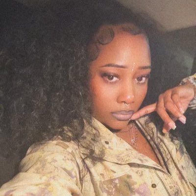 rllylia's profile picture. 