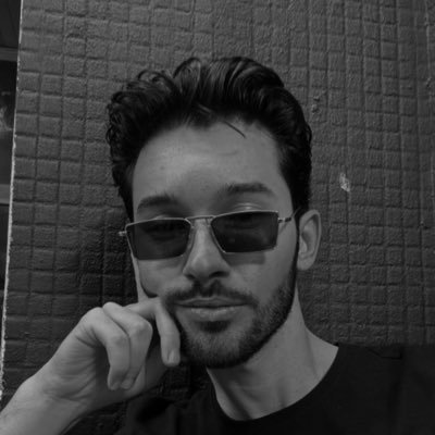 kevincavalli_'s profile picture. não, eu não sou fã da ariana grande.