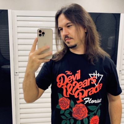 stefaniakleo's profile picture. I’m awkward, I’m chipper, I’m random dude.  vocal na @bandtruman