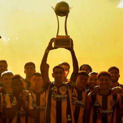 ELOOOCORC's profile picture. viví toda la historia de Central 
55 años de socio ininterrumpidos 
padre de la criatura 🐧