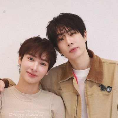 shabii_solf's profile picture. 5HINee 🩵 + OffGun 💚 + TaeYeon 🩷 + SuJu 💙 || kpop ~ bl ~ (+) more . . . || esp & eng ☁️✨️