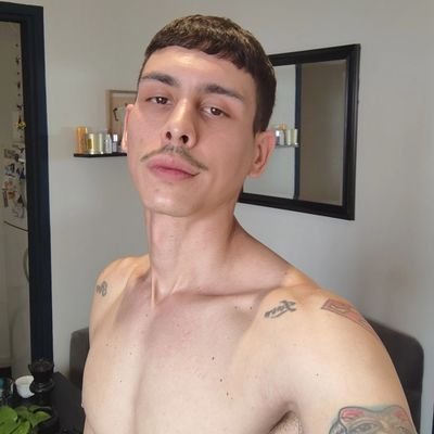 MariannFreeman's profile picture. ☕🍷📽️🧟‍♂️ ❤️                                                                                  
Hago Cookies 🎙️

No seas kuka 😓